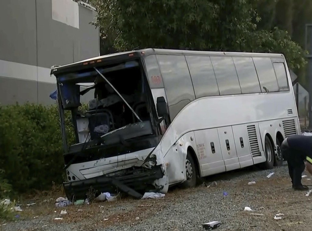Jedna osoba poginula, 32 povređene u sudaru na auto-putu u oblasti Los Anđelesa