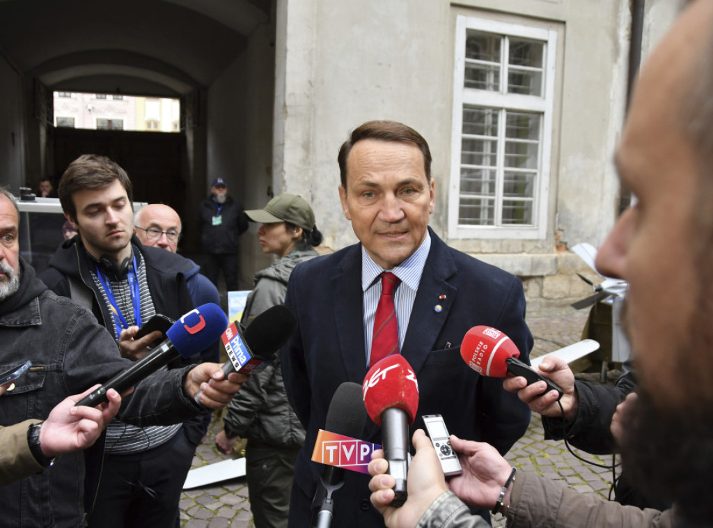 Radoslav Sikorski povukao saglasnost za rad ruskog konzulata u Krakovu