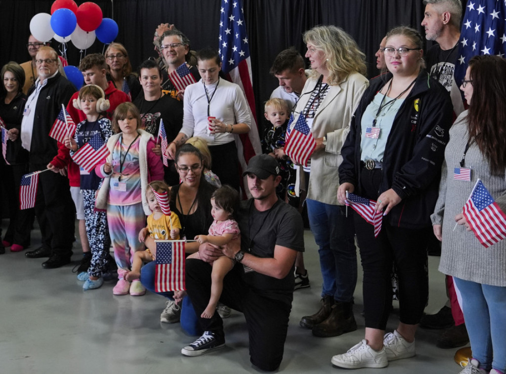 SAD: Sleteo avion sa prvom grupom belaca iz Južne Afrike koji su dobili status izbeglica