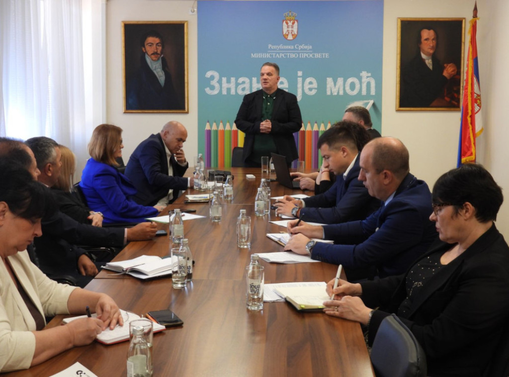Stanković sa predstavnicima reprezentativnih sindikata o situaciji u prosveti