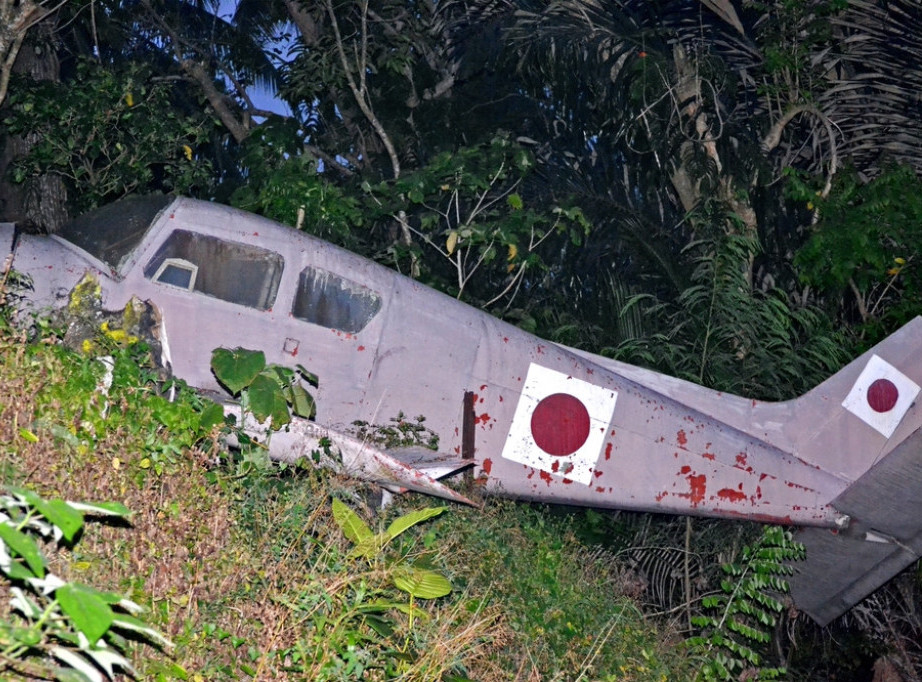 Japanski vojni avion pao u Pacifik tokom vežbe, pilot se spasao katapultiranjem