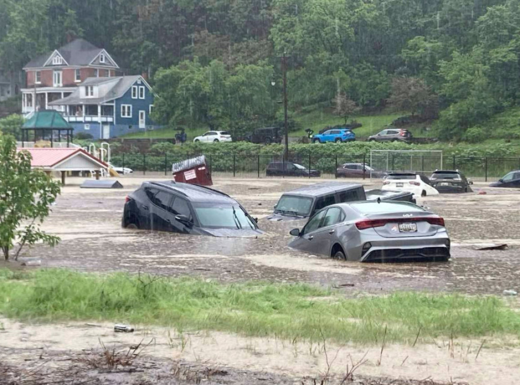 Poplave u SAD: Evakuisane dve osnovne škole, izdato vanredno upozorenje na poplave