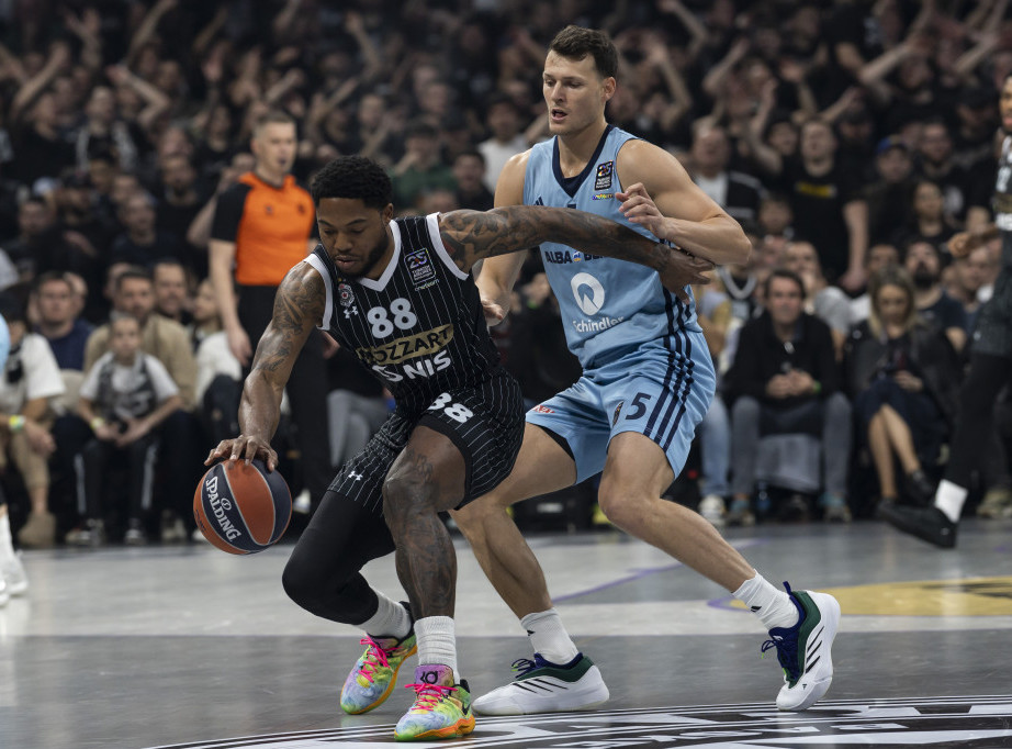 Zakucavanje košarkaša Partizana Tajrika Džonsa protiv Zvezde najbolje u Evroligi