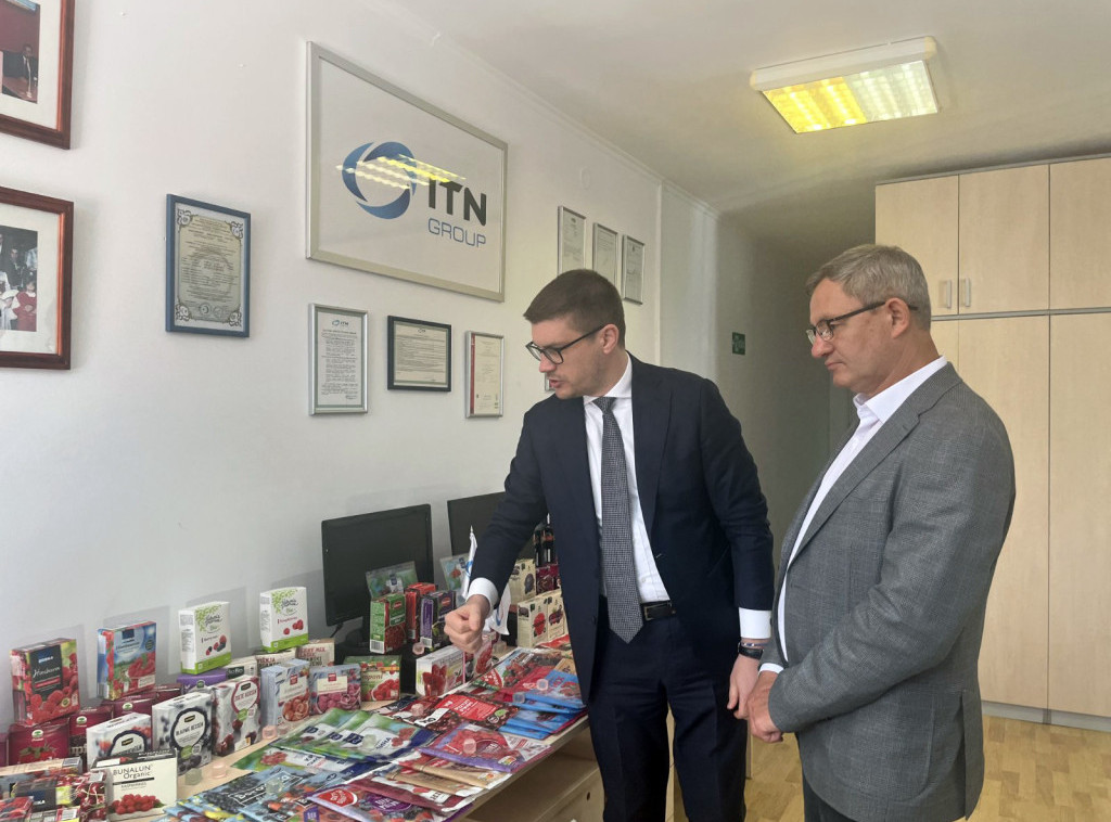 Ministar Glamočić u Kosjeriću obišao jednog od najvećih izvoznika voća