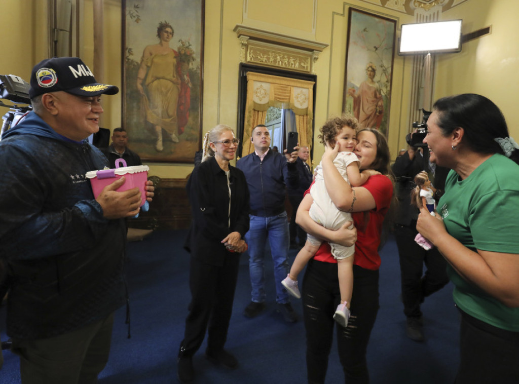 Rojters: Dvogodišnja devojčica vraćena iz SAD majci u Venecuelu