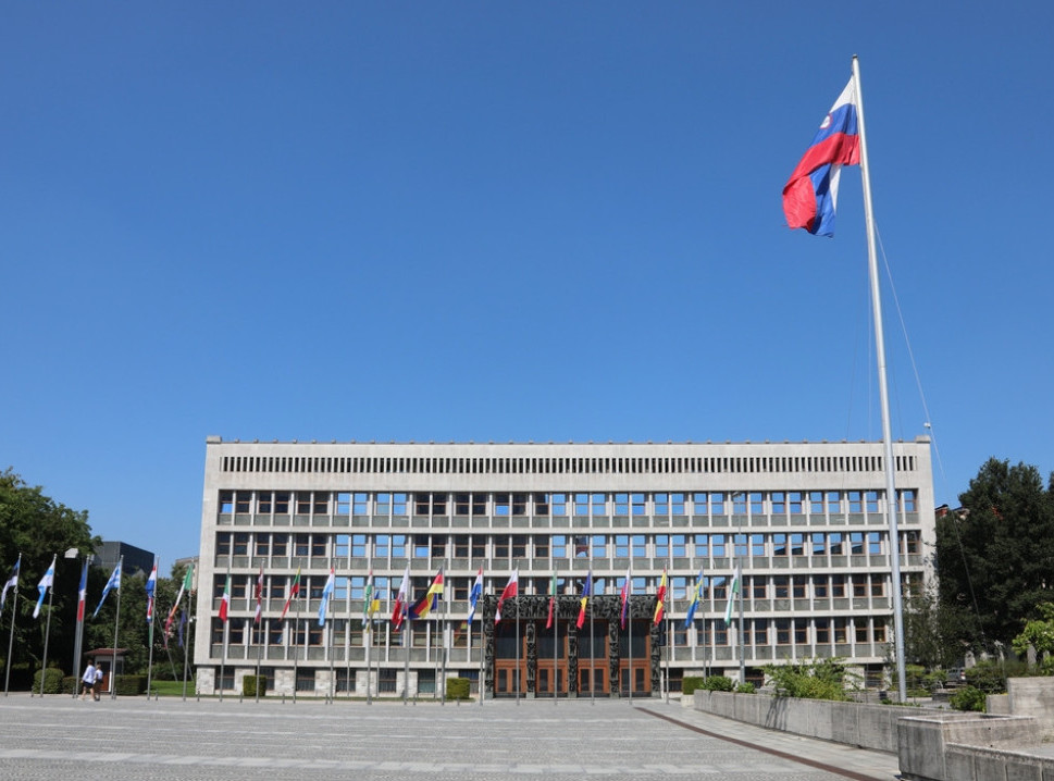 Tokom konstitutivne sednice ispred slovenačkog parlamenta protest protiv korupcije