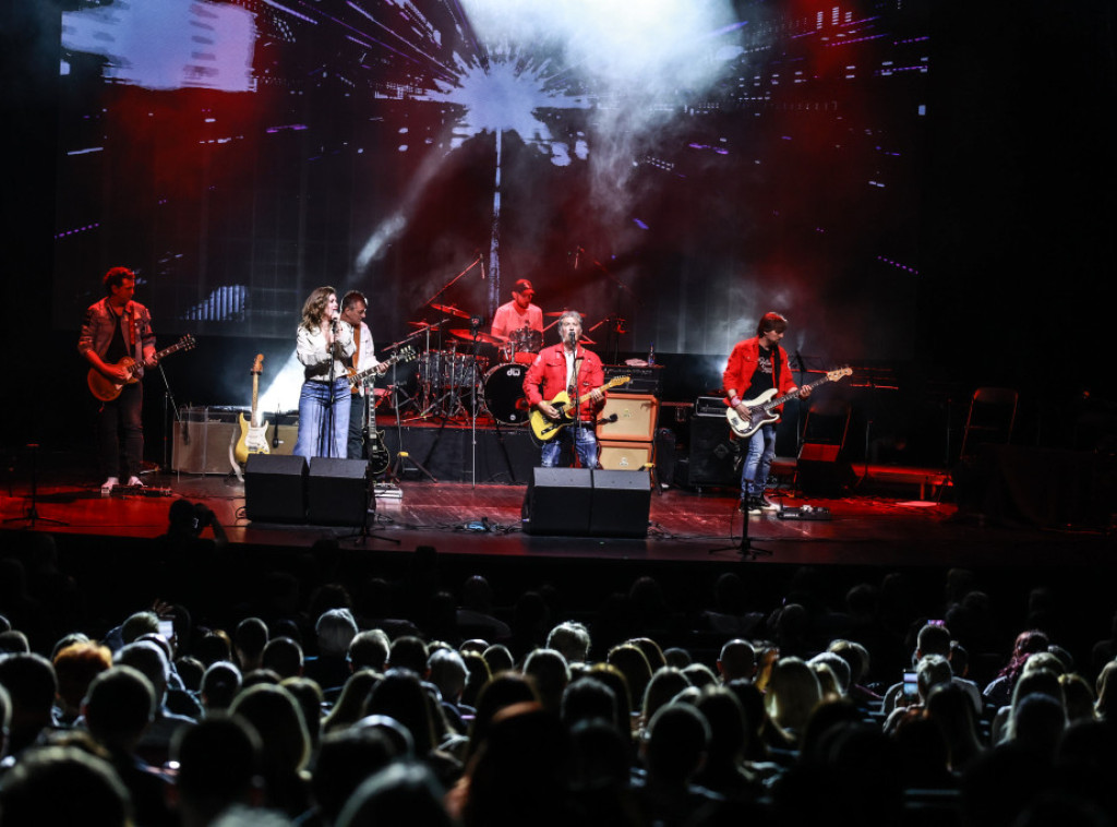 Kiki Lesendrić i "Piloti" održali koncert "Noć kao iz sna" u MTS Dvorani