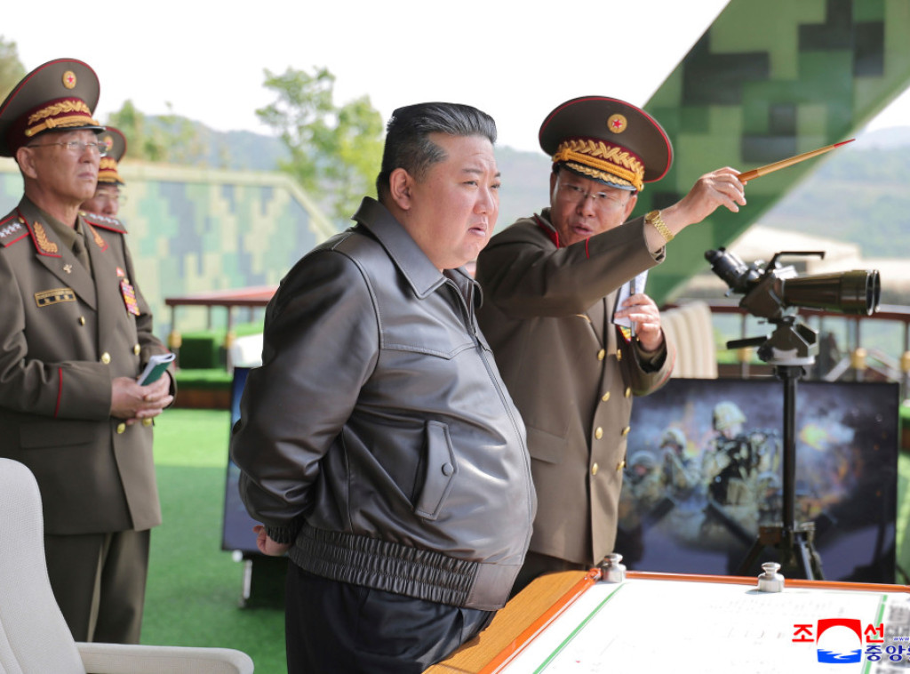 Kim Džong Un nadgledao vazdušne vežbe, pozvao na pojačanje priprema za rat
