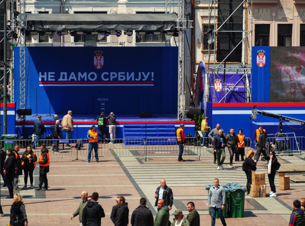 Na svenarodnom saboru u Nišu razvijena najduža zastava Srbije