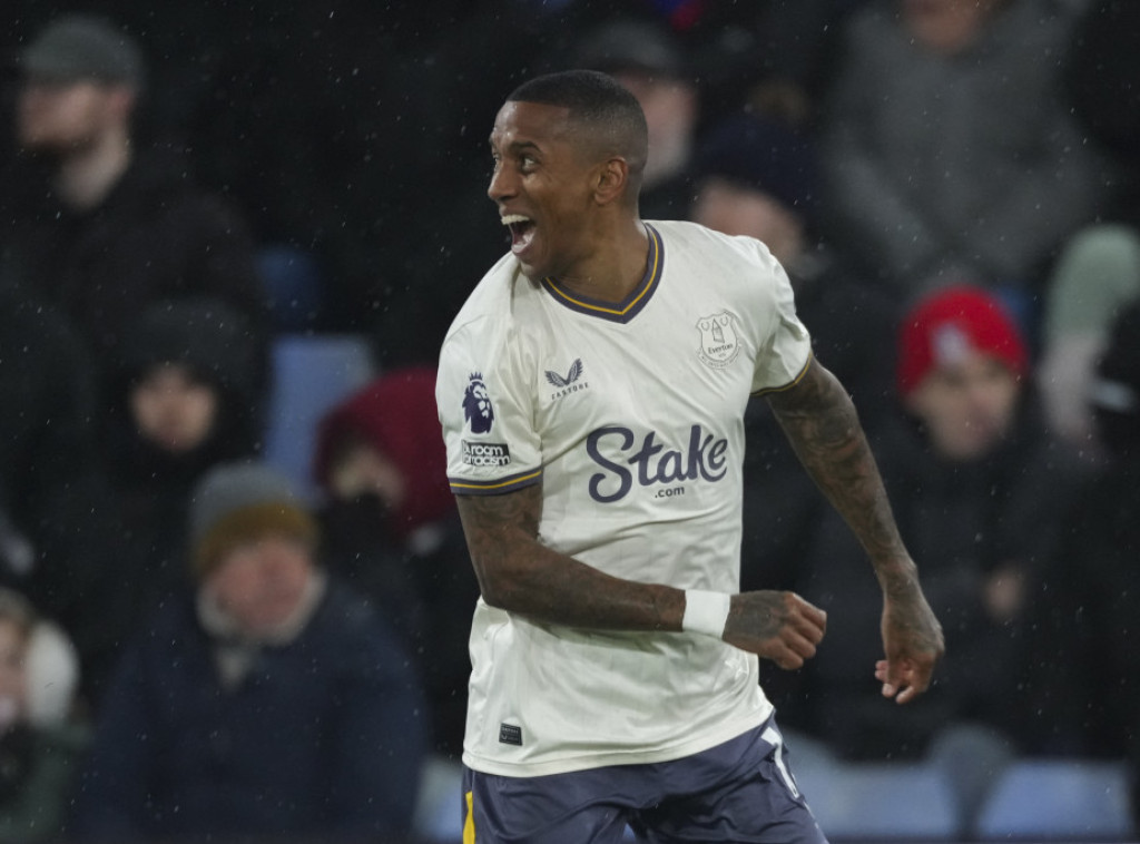 Fudbaler Ešli Jang i golmani Asmir Begović i Žoao Viržinija napuštaju Everton u junu