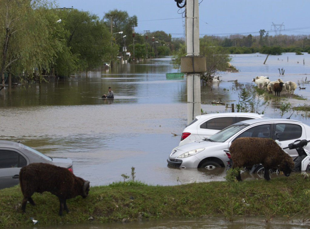 Hiljade stanovnika evakuisane na severu Argentine zbog velikih poplava