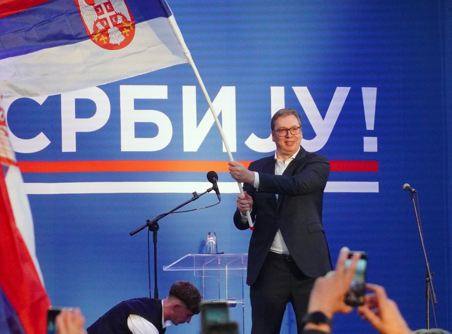 Vučić na skupu u Nišu: Moramo da razvijamo zemlju i da rastemo najbrže u Evropi