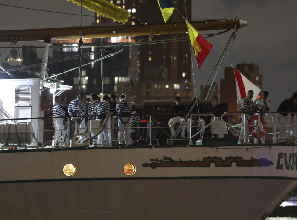 Dve osobe poginule, 19 povređeno kada je meksički brod udario u Bruklinski most