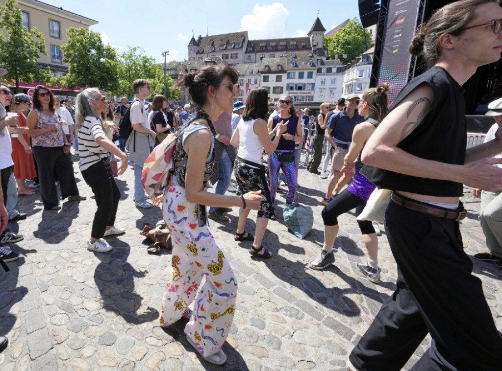 Tri policajca povređena tokom protesta u Bazelu