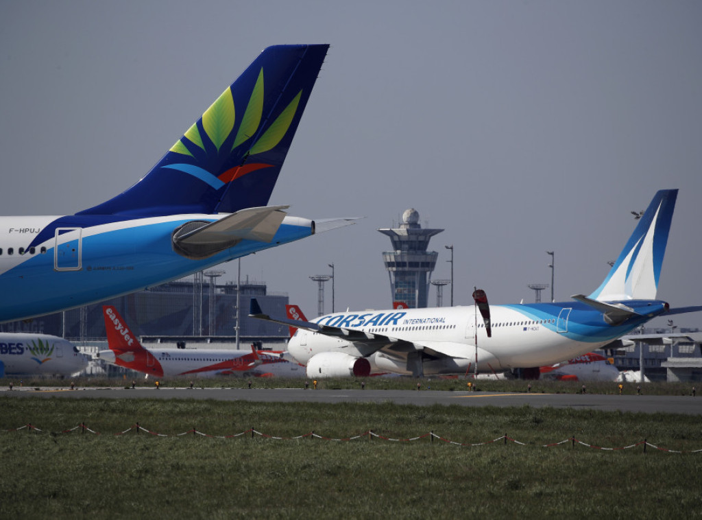 Kvar na aerodromu Orli doveo do otkazivanja 40 odsto letova