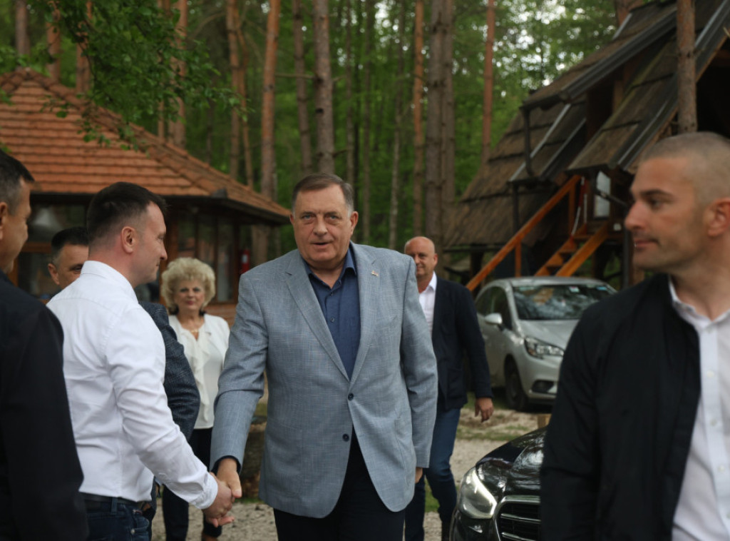 Dodik: Uvek ćemo da se borimo za Republiku Srpsku u kojoj su mladi ljudi svoji na svome