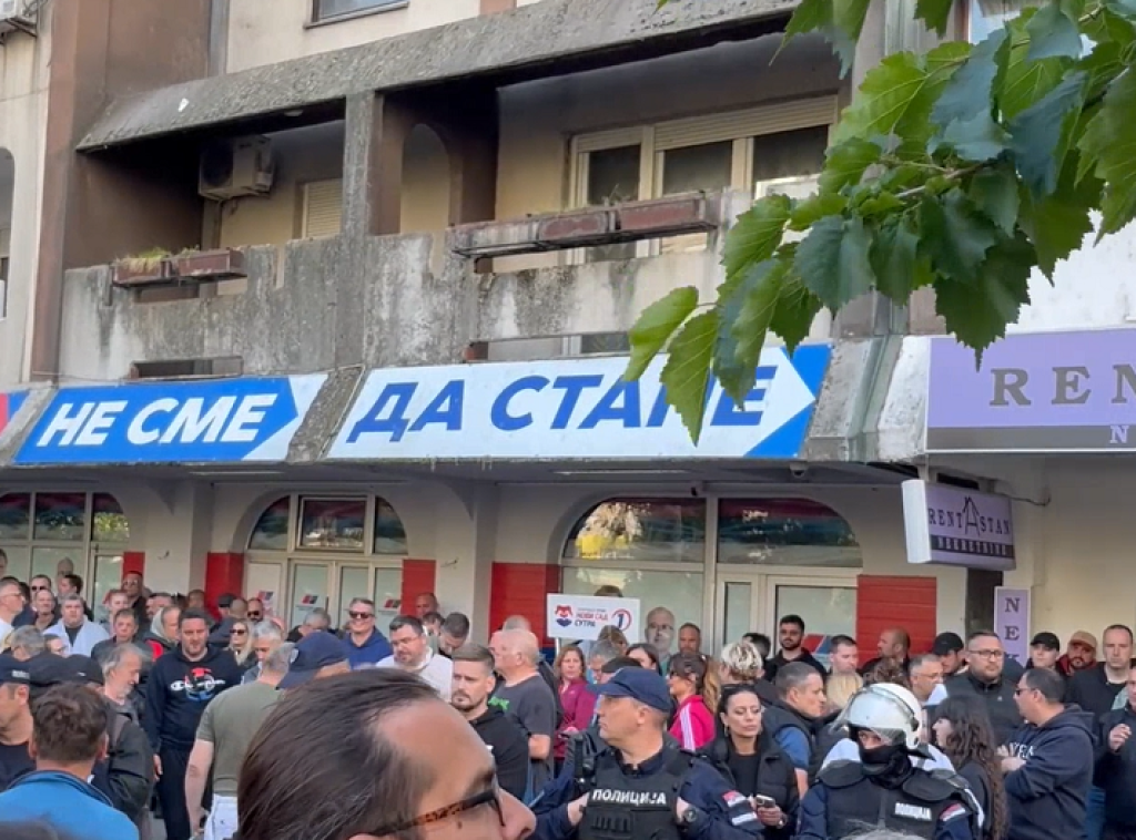 Aktivisti SNS-a napadnuti ispred prostorija te stranke u Novom Sadu