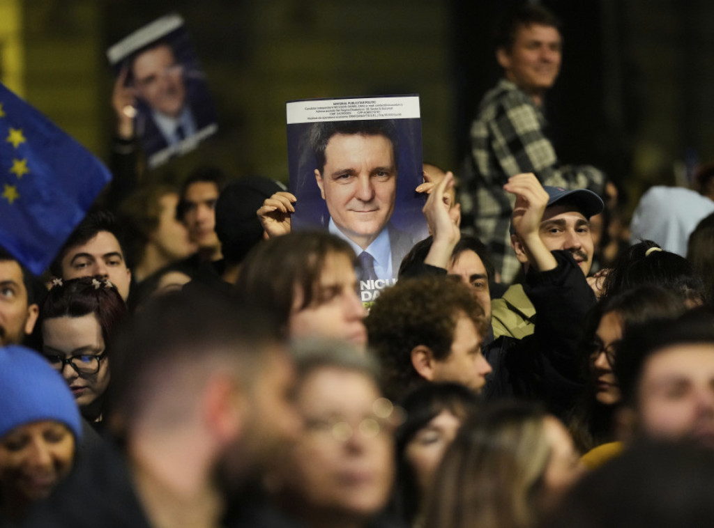 Hiljade Rumuna na ulicama Bukurešta slavilo pobedu Dana na predsedničkim izborima