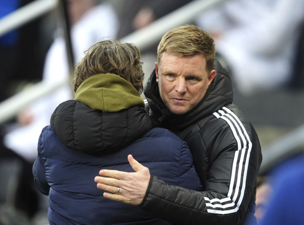 Edi Hau: Isak zbog povrede neizvestan za meč protiv Evertona