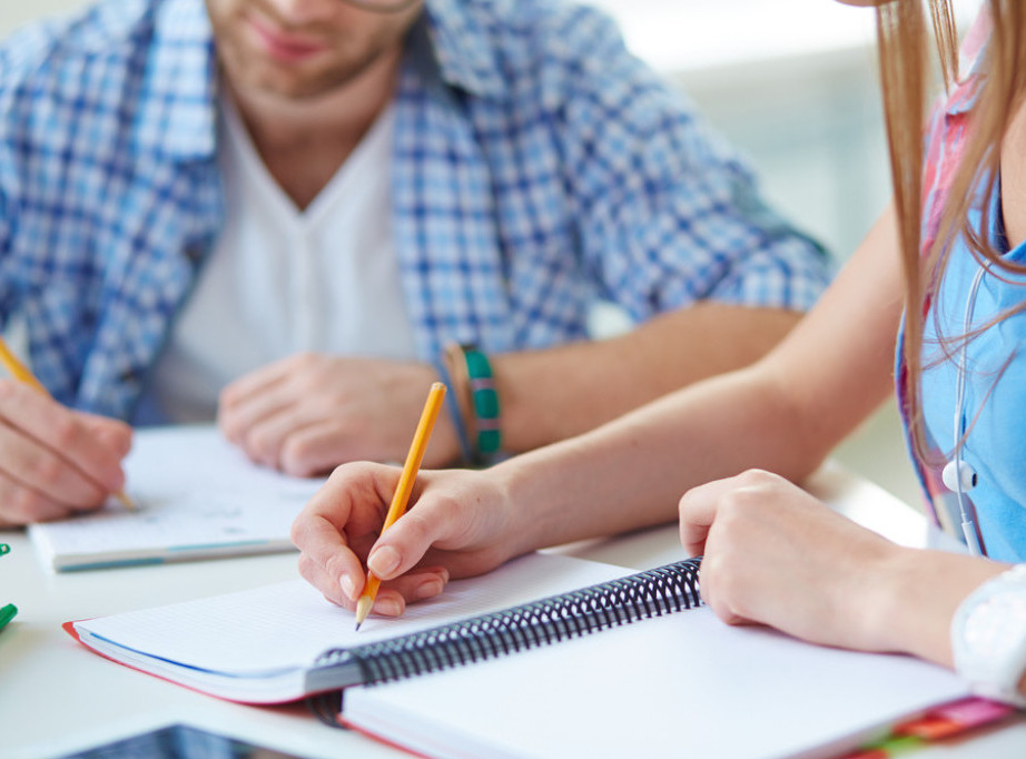 Studenti Univerziteta u Stafordširu negodovali zato što im je kurs držala AI