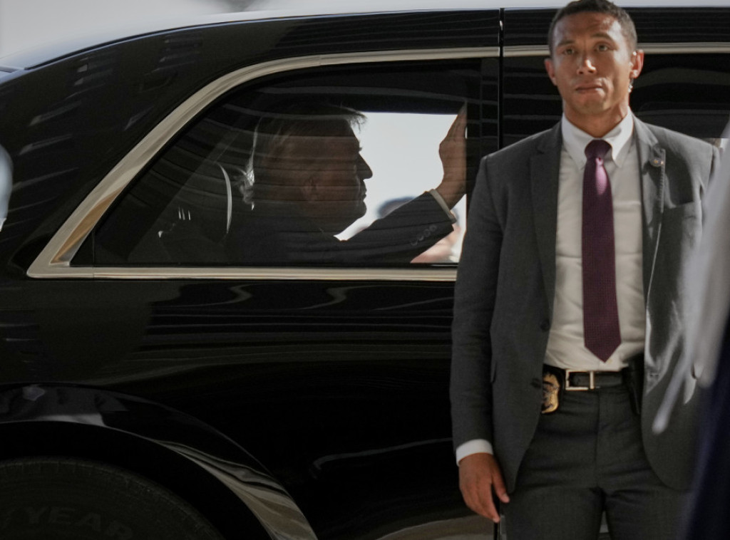 Tramp optužio Kamalu Haris da je plaćala podršku poznatih ličnosti novcem iz kampanje