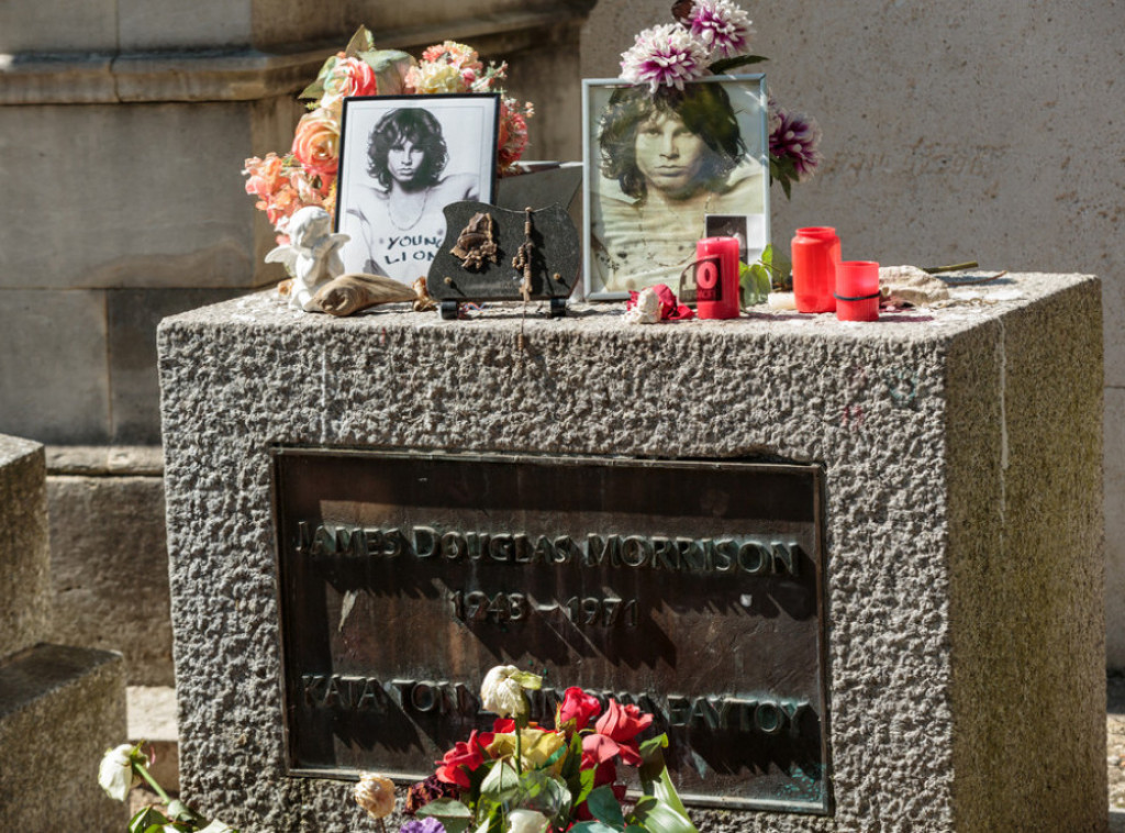 Pariz: Posle 37 godina pronađena bista Džima Morisona ukradena sa njegovog groba