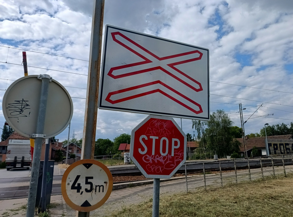 Vlada donela rešenje o eksproprijaciji zemljišta za prugu od Zemun Polja do Surčina