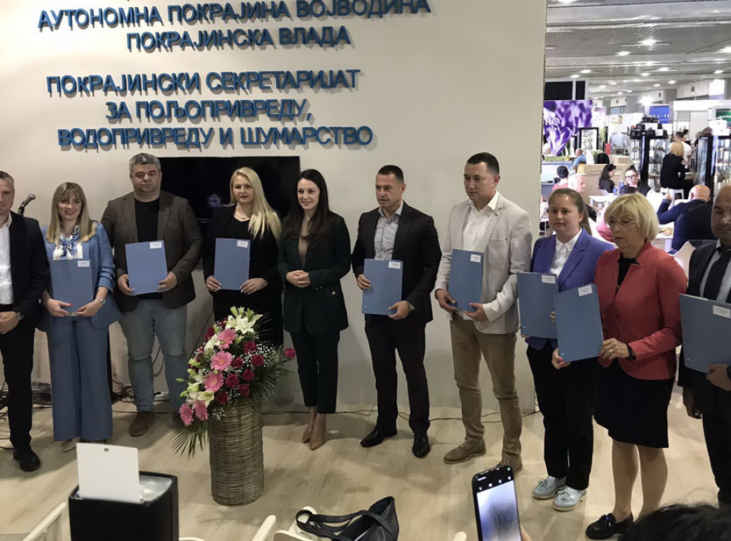 Za uređenje atarskih puteva i otresišta u AP Vojvodini 440 miliona dinara