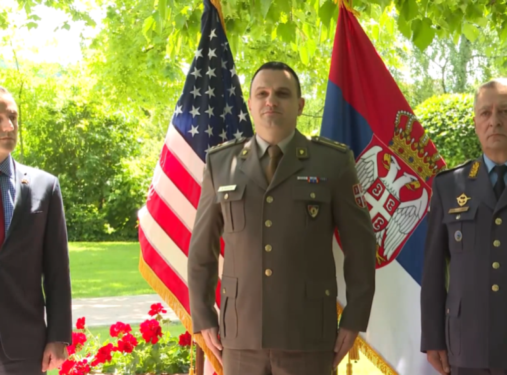 Dvojici pripadnika Vojske Srbije odlikovanja SAD; Titolo:Retka čast za strane vojnike