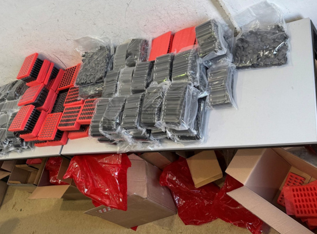 Carinici na Horgošu sprečili krijumčarenje 6.000 vejpova vrednih više od 33.000 evra