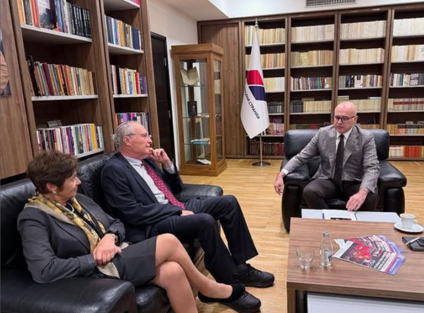 Vučević sa Zurofom: Negovaćemo i ubuduće kulturu sećanja na stradanje Srba i Jevreja