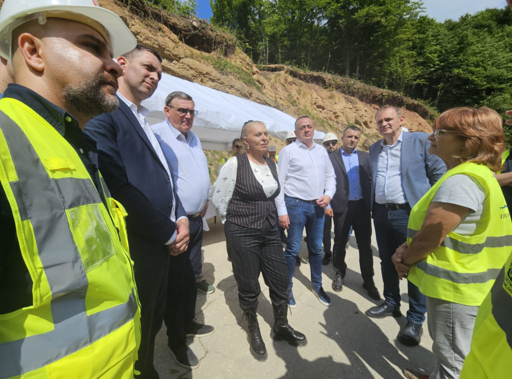 Aleksandra Sofronijević obišla radove na sanaciji kosine na putu Kosjerić - Požega