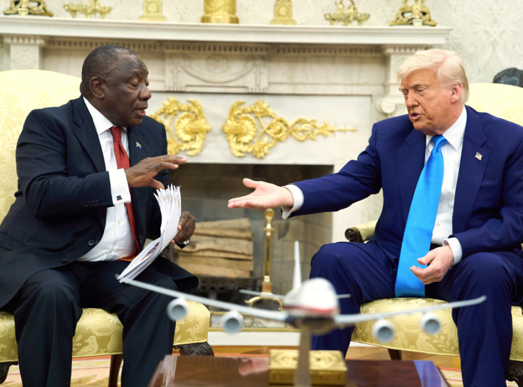 Tramp prikazao Ramafosi video-snimke ''genocida'' nad belcima u Južnoj Africi