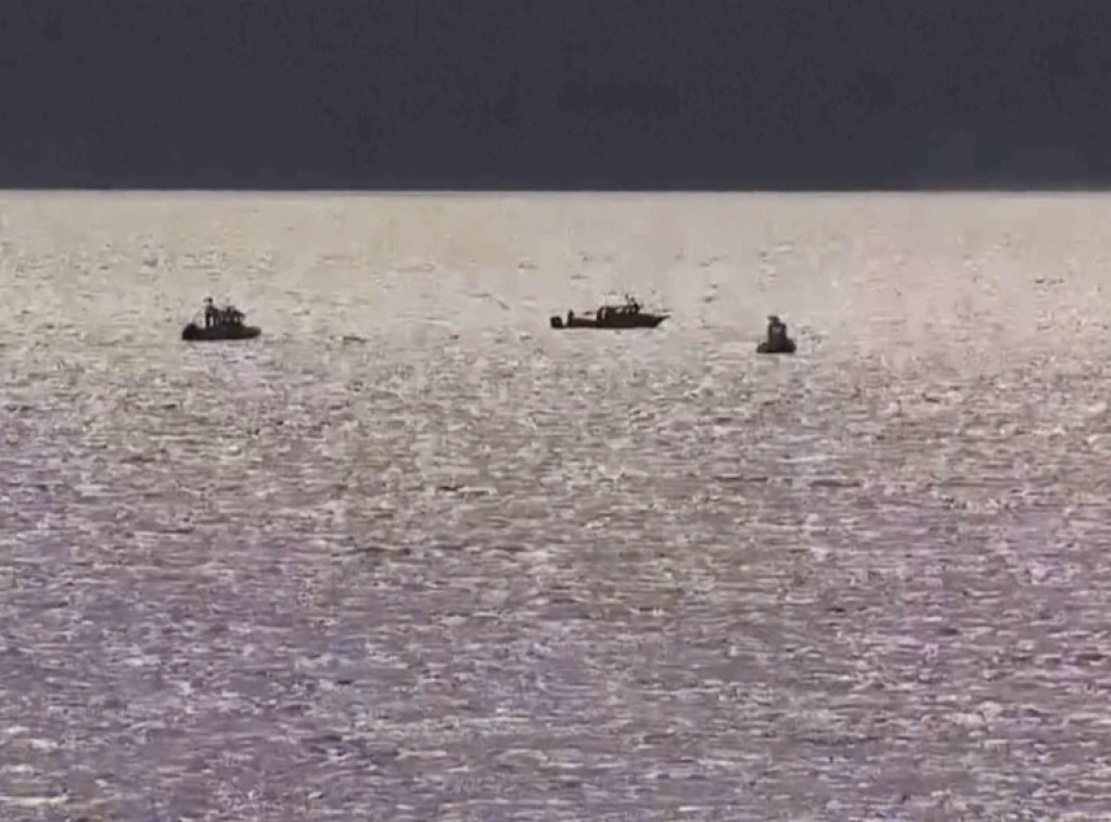 Jedna osoba spasena, potraga za tri nestale nakon što je brod potonuo kod Sijetla