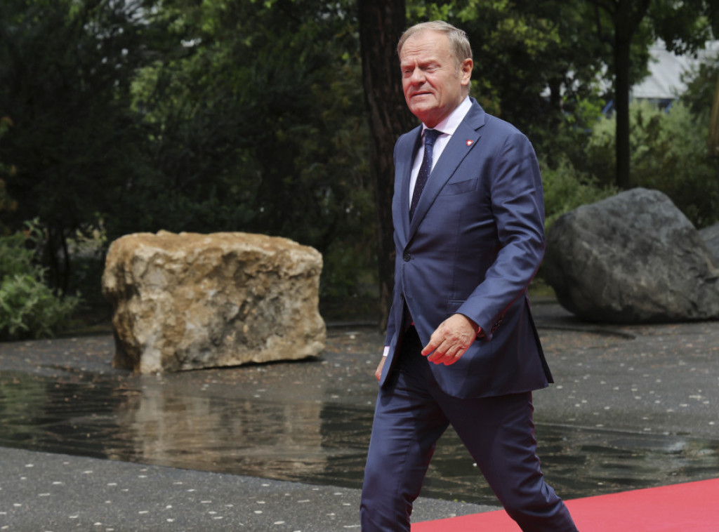 Donald Tusk: Proveravamo mogućnost postojanja eksplozivnih naprava kod podmorskog kabla