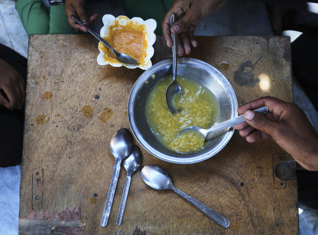 Hrana stiže do stanovnika Gaze, zvaničnici upozoravaju da je ta pomoć nedovoljna