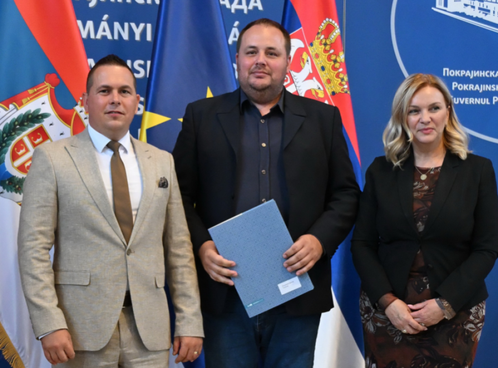 Pokrajinska vlada: Za prevoz srednjoškolaca i upotrebu jezika manjina 161 miliona din