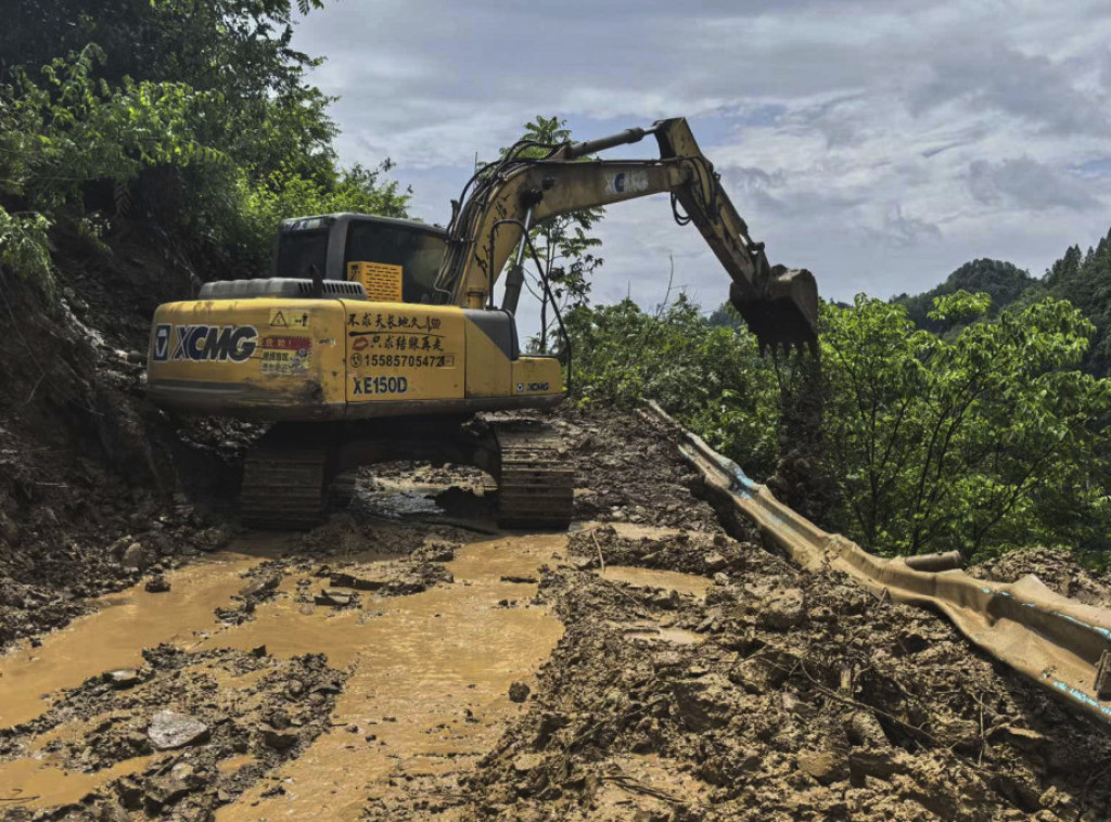 Osam osoba nestalo u klizištu u južnoj Kini