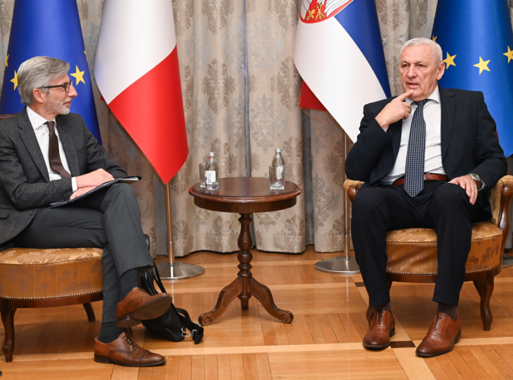 Ministar Balint se sastao sa ambasadorom Francuske u Srbiji Pjerom Košarom