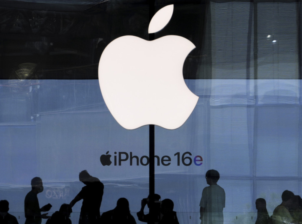 Donald Tramp preti Eplu carinom od 25 odsto ako ne bude proizvodio ajfone u SAD