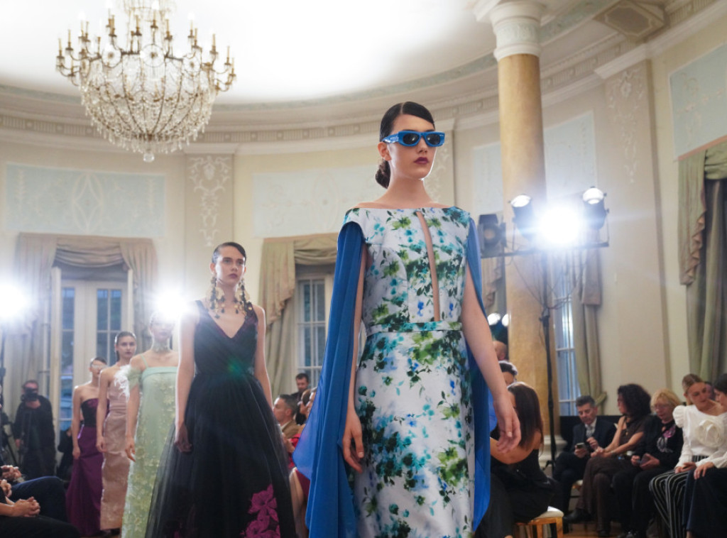Modna revija "E’ di scena l’alta sartoria" održana u italijanskoj ambasadi u Beogradu