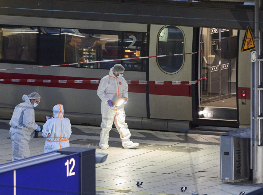 U napadu nožem u Hamburgu povređeno 18 ljudi, četiri žrtve u kritičnom stanju