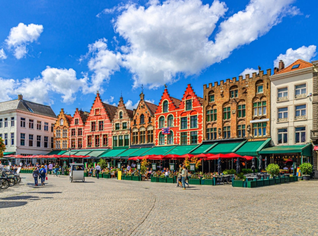 Briž zamolio turiste da prestanu da kradu kaldrmu sa srednjovekovnih ulica