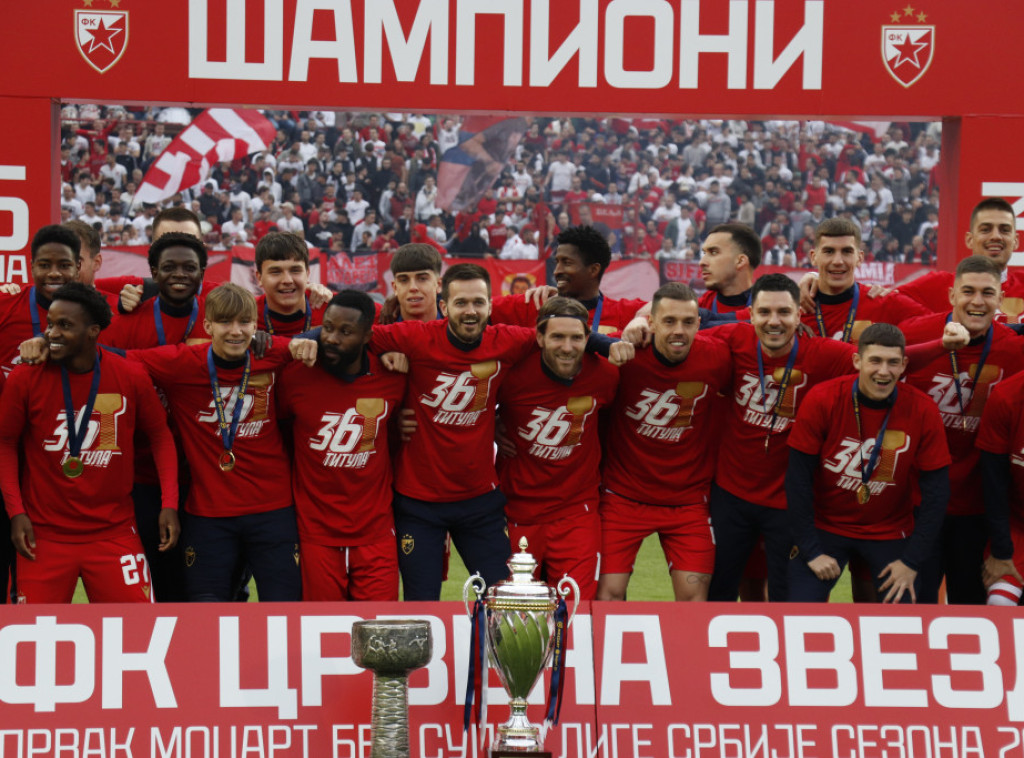 Fudbalerima Crvene zvezde dodeljen pehar namenjen šampionu Srbije