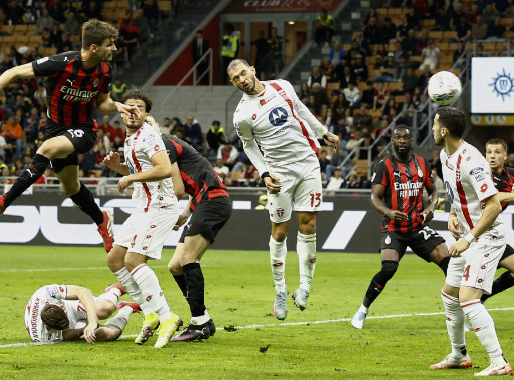 Fudbaleri Milana pobedili Moncu za kraj loše sezone