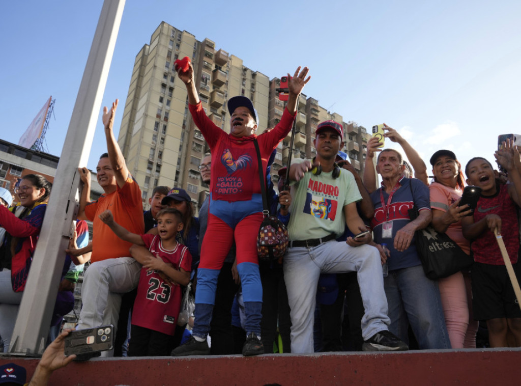 Parlamentarni i lokalni izbori održavaju se danas u Venecueli