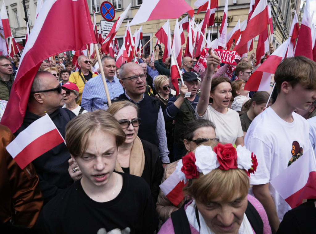 Desetine hiljada Poljaka na skupovima podrške dvojici predsedničkih kandidata