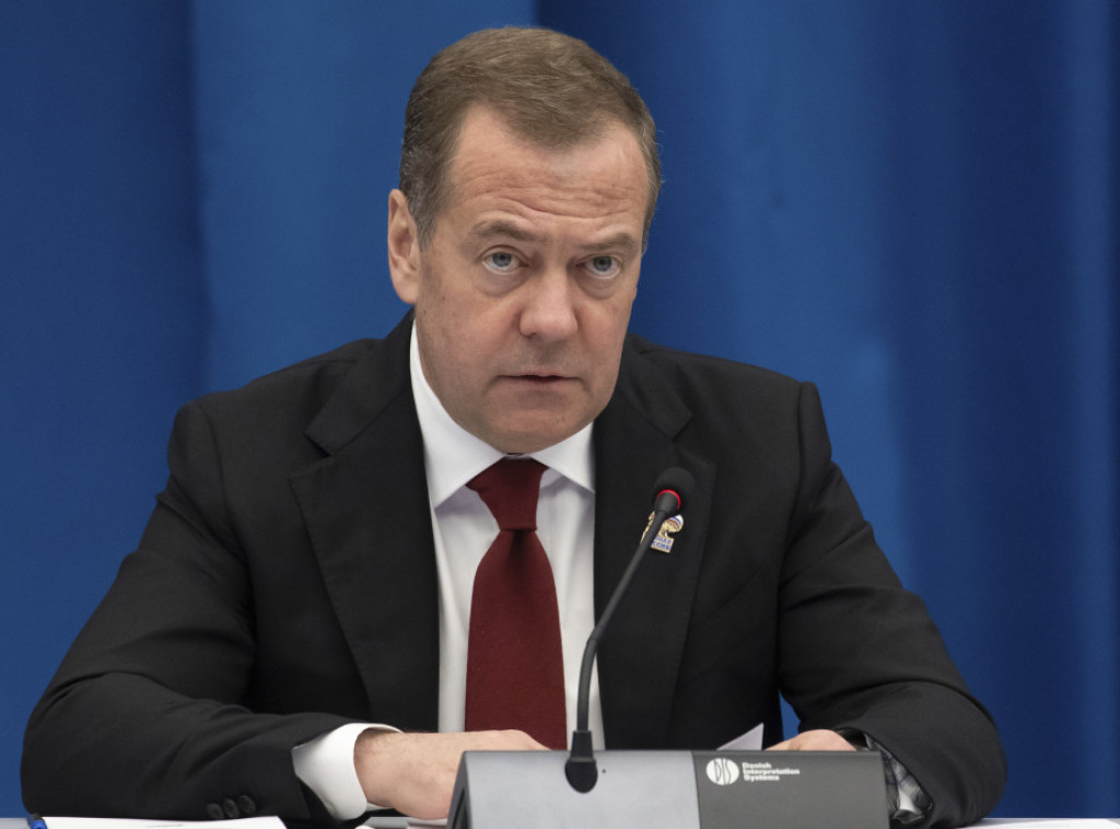 Medvedev odlikovan Ordenom za zasluge za otadžbinu na svoj 60. rođendan