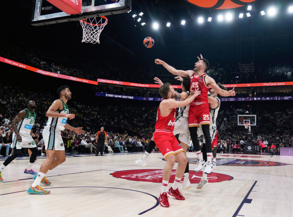 Košarkaši Olimpijakosa pobedili Panatinaikos za treće mesto na F4 Evrolige