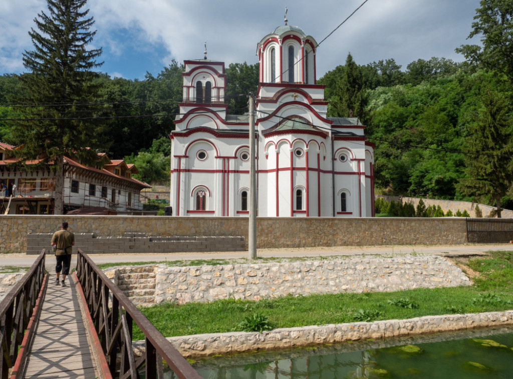 Počela humanitarna akcija "Jedna knjiga, jedan obrok"